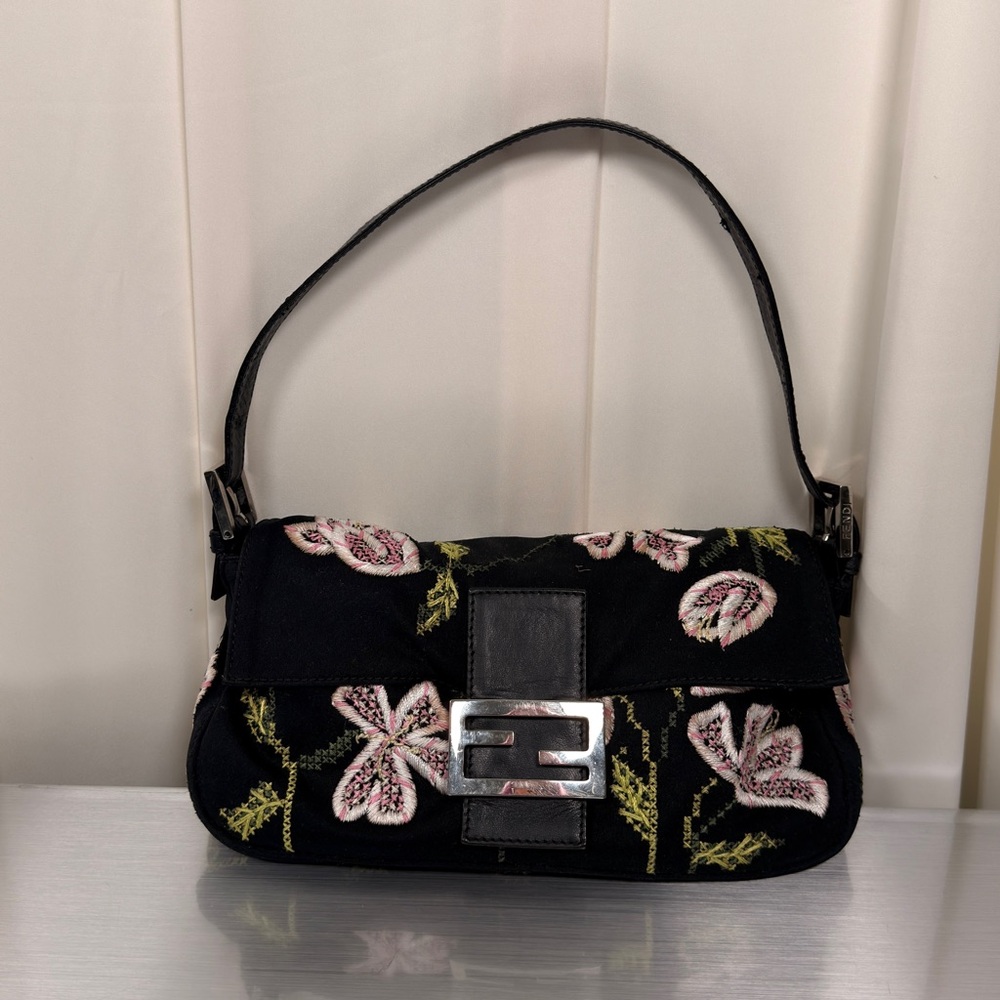 RARE EMBROIDERED FENDI BAGUETTE - Picture 4 of 8
